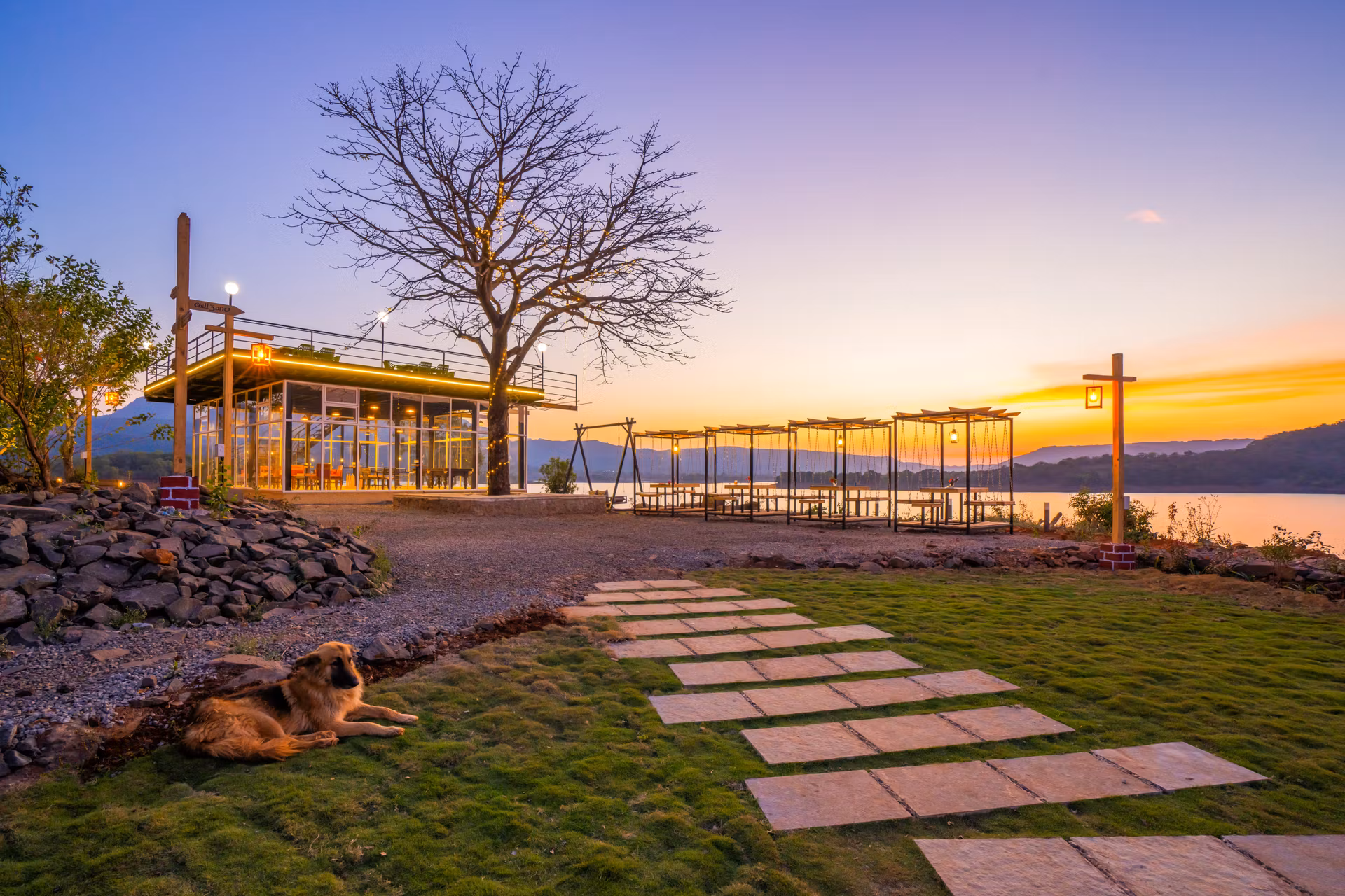 Zostel Plus Lonavala - Glasshouse