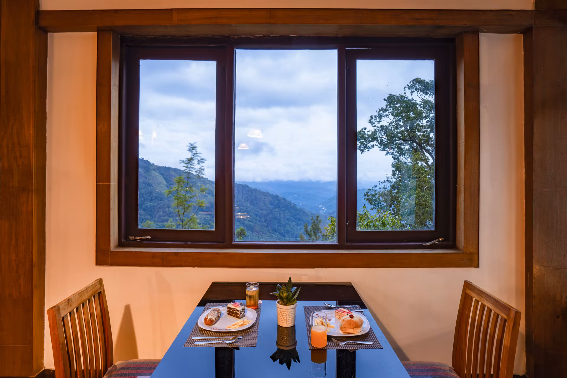 Zostel Munnar Restaurant