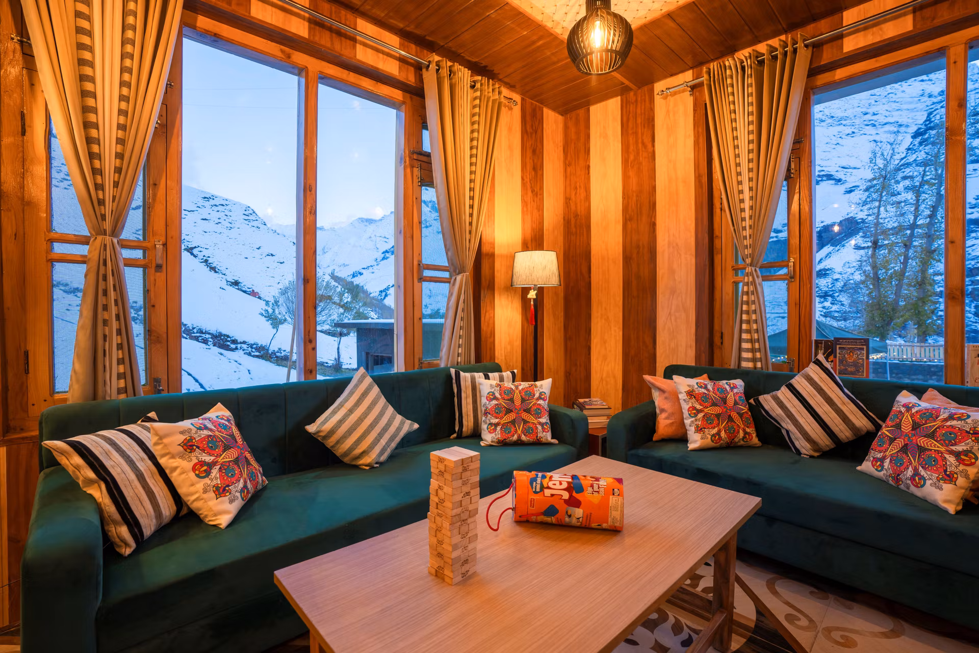 Zostel Sissu common area