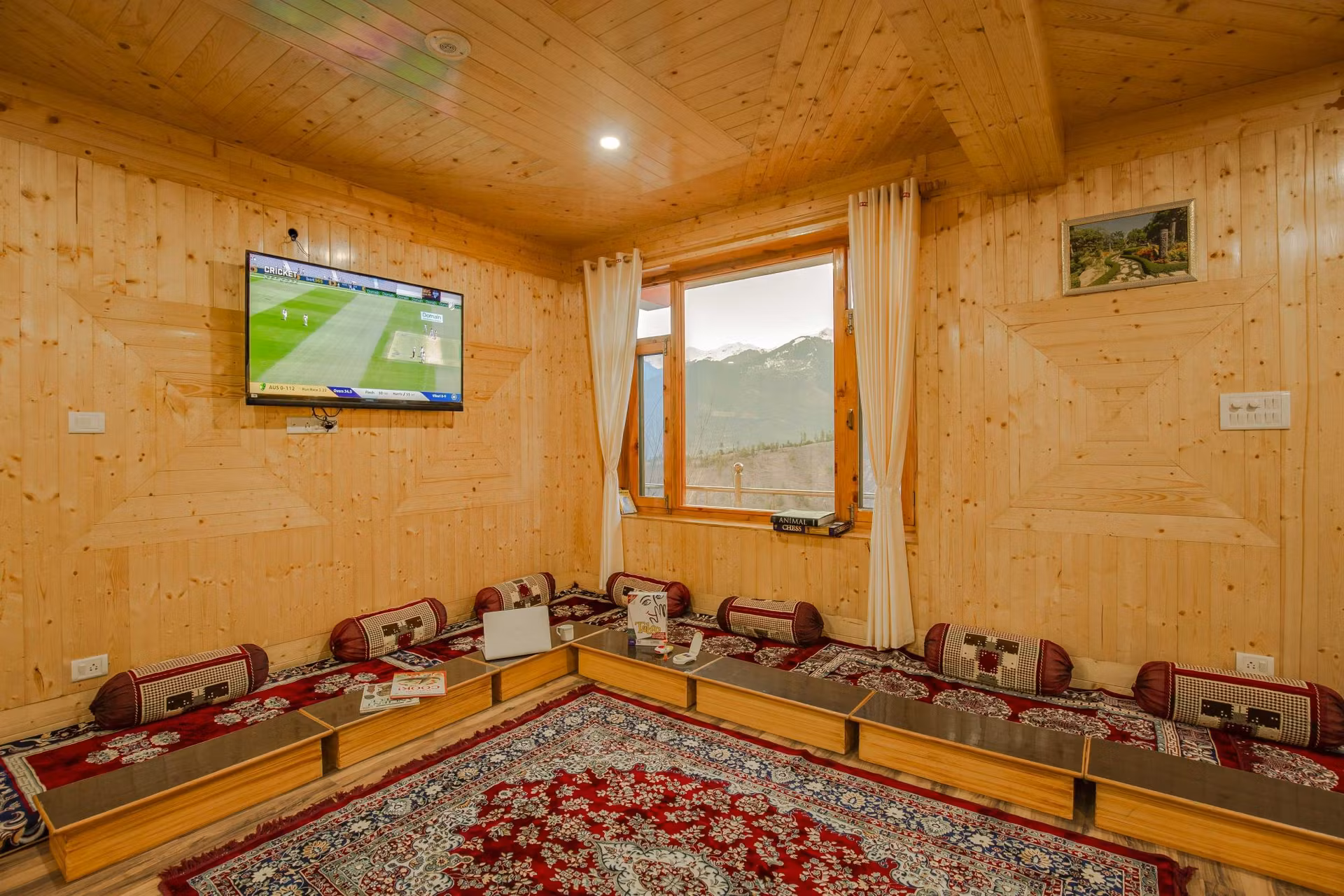 ZostelX Rumsu common hangout area in Kullu