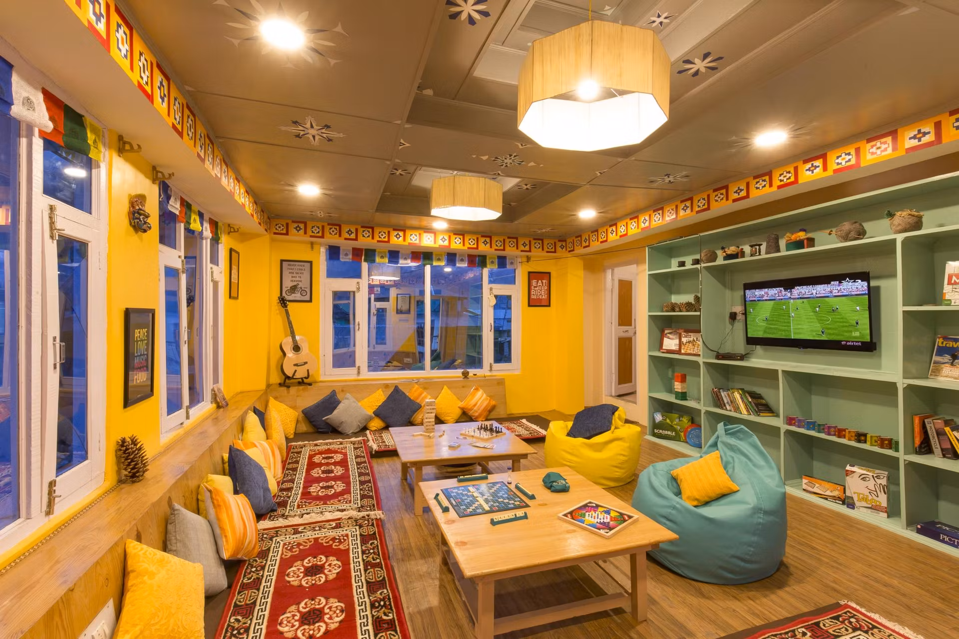 Board games, TV and relaxed seating space in Zostel Chitkul common room